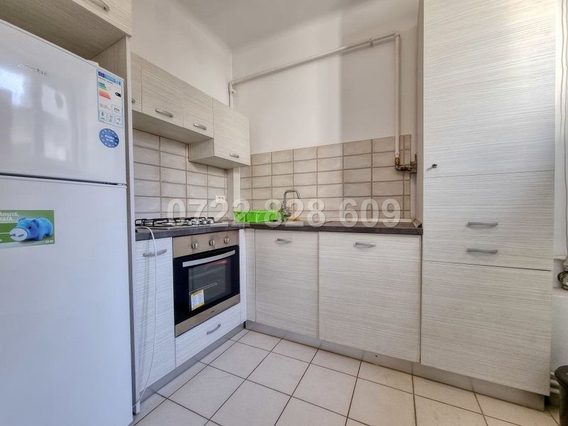 Piata Romana, langa Ambasada Angliei, 4 camere.