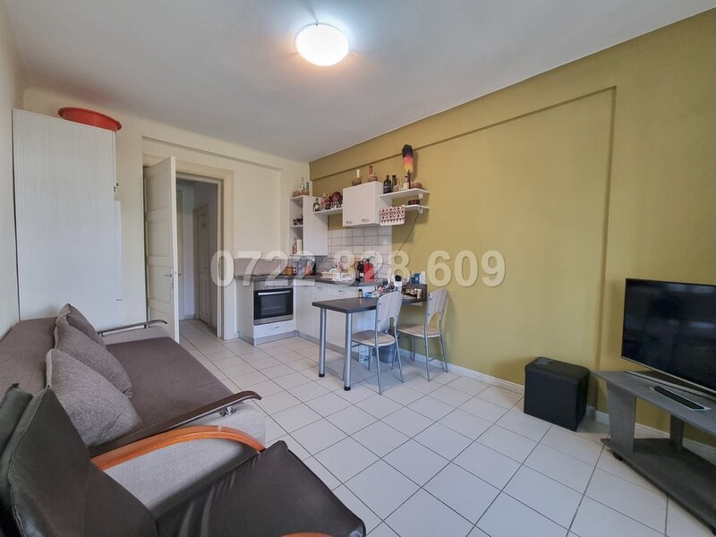 Piata Romana, langa Ambasada Angliei, 4 camere.