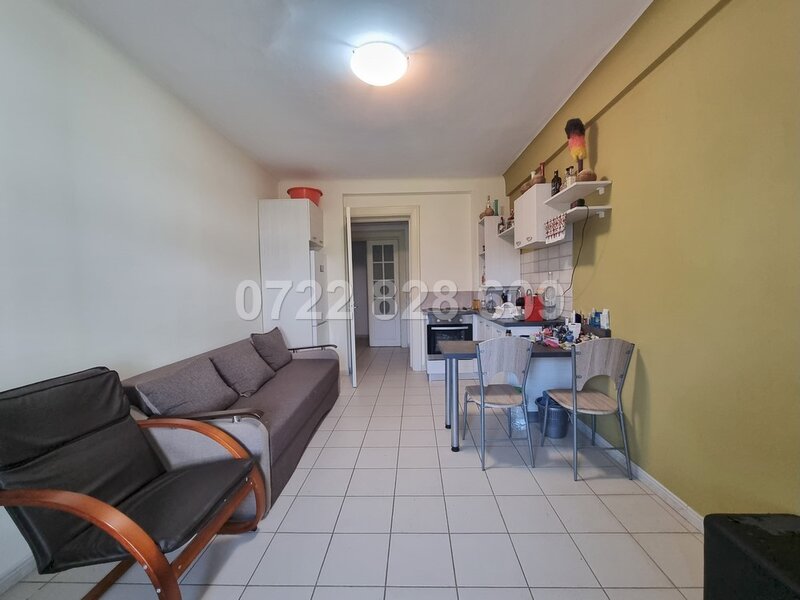 Piata Romana, langa Ambasada Angliei, 4 camere.
