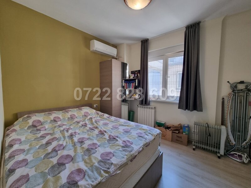 Piata Romana, langa Ambasada Angliei, 4 camere.